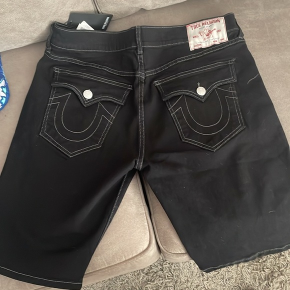 Men’s True Religion shorts - Picture 3 of 6